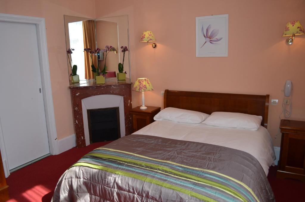 Hotel Le Beau Site Gien Zimmer foto