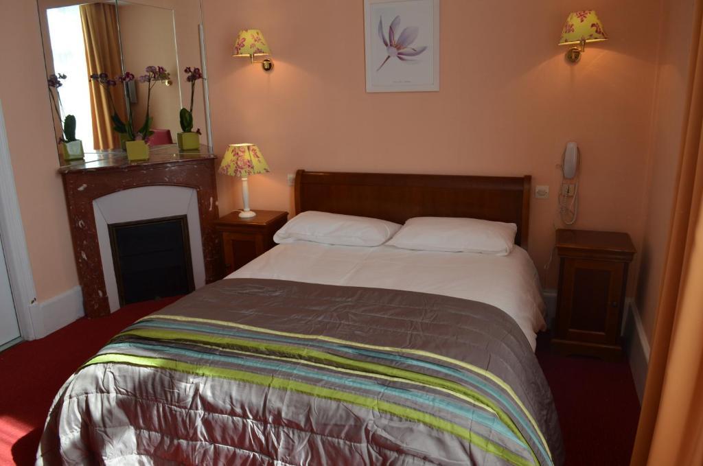 Hotel Le Beau Site Gien Zimmer foto